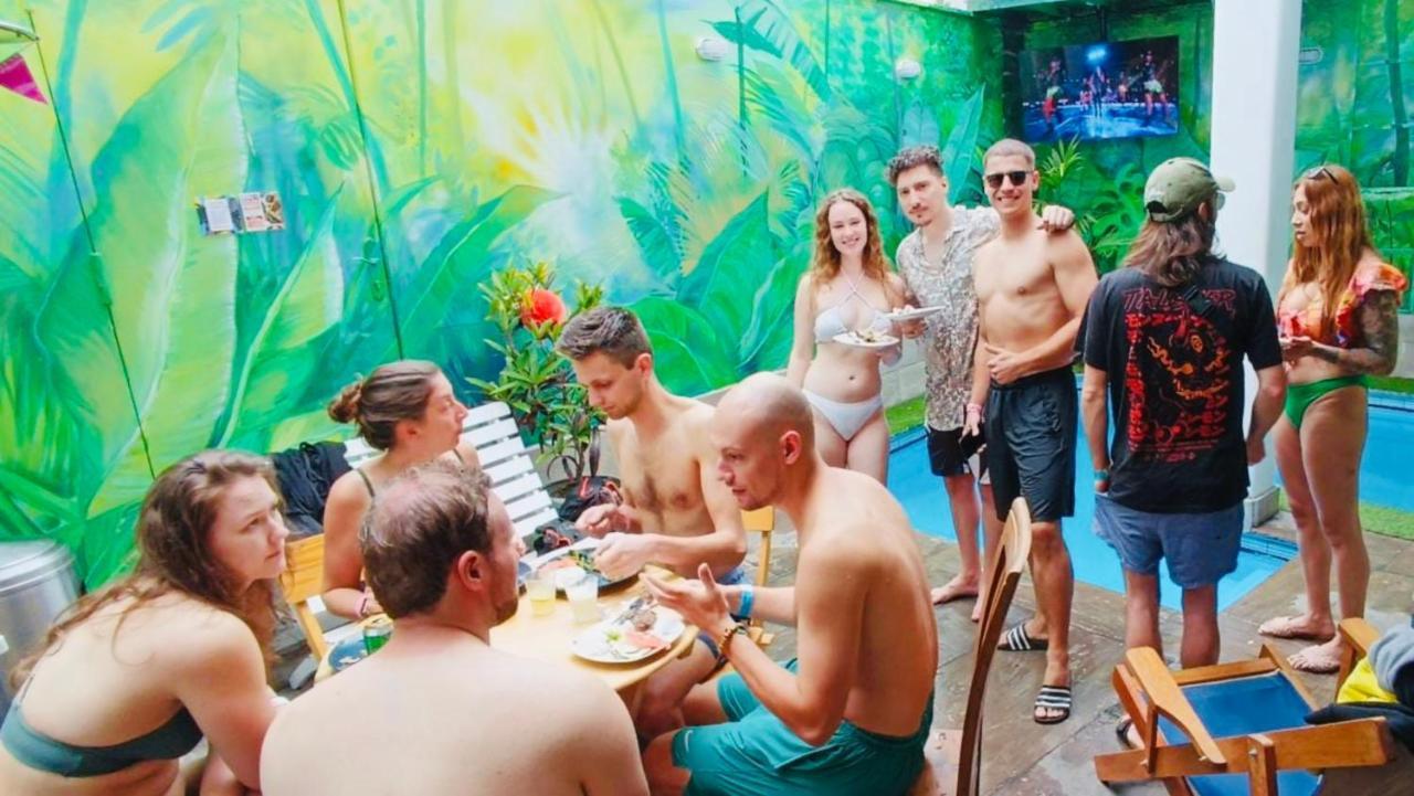 Rainbow Hostel Лима Экстерьер фото