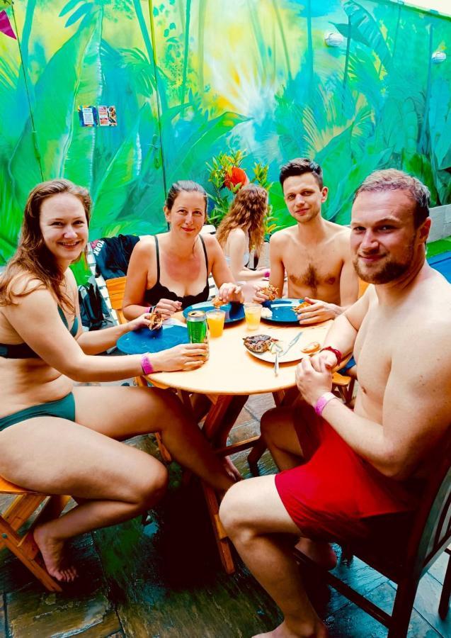 Rainbow Hostel Лима Экстерьер фото